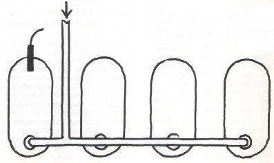 Skizze: Positionierung des Grenzwertgebers bei Stahltanks mit Untenverteilung und zwischenliegender Füllleitung